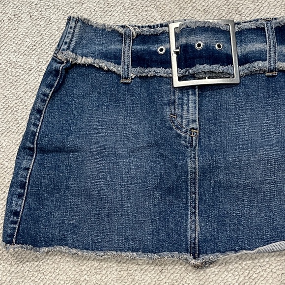 United Colors of Benetton Mini Skirt Denim Jean Oversized Belt Buckle Distressed - Picture 7 of 13